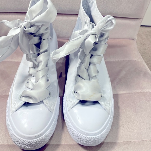 Converse - Picture 1 of 7